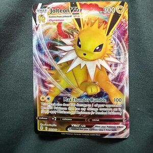 Jolteon VMAX Pokémon Card